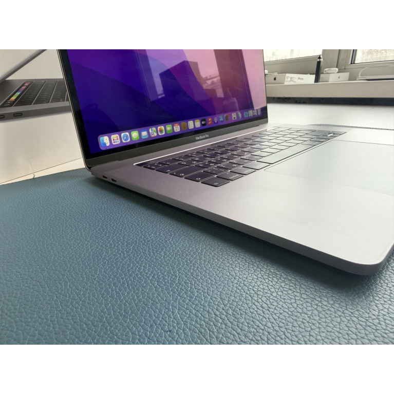 MacBook Pro 15 2018 16Гб/256Гб Серый космос Б/У